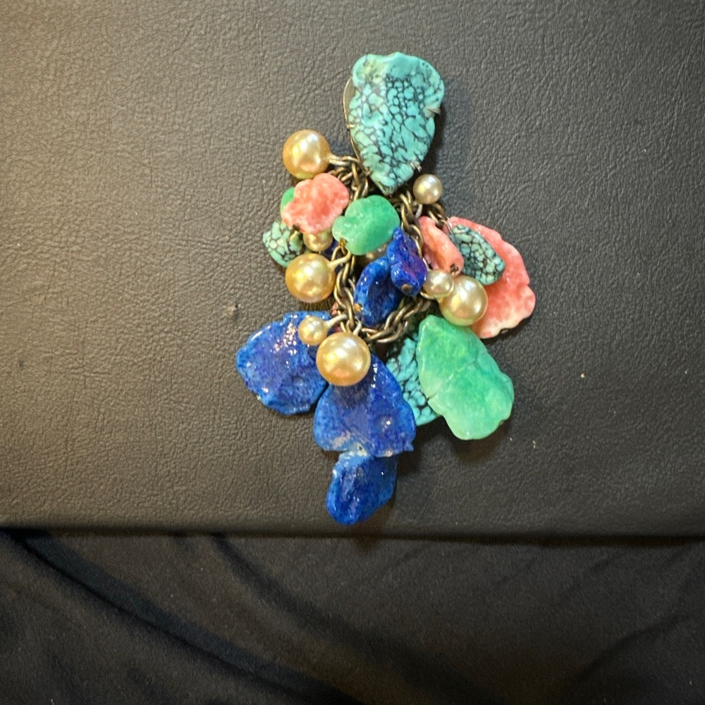 Eisenberg blouse clip , vintage one stone broke